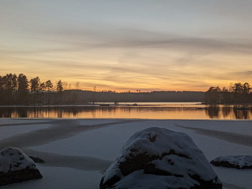 5.12.22 Jäät alkaa muodostua kotirannassa